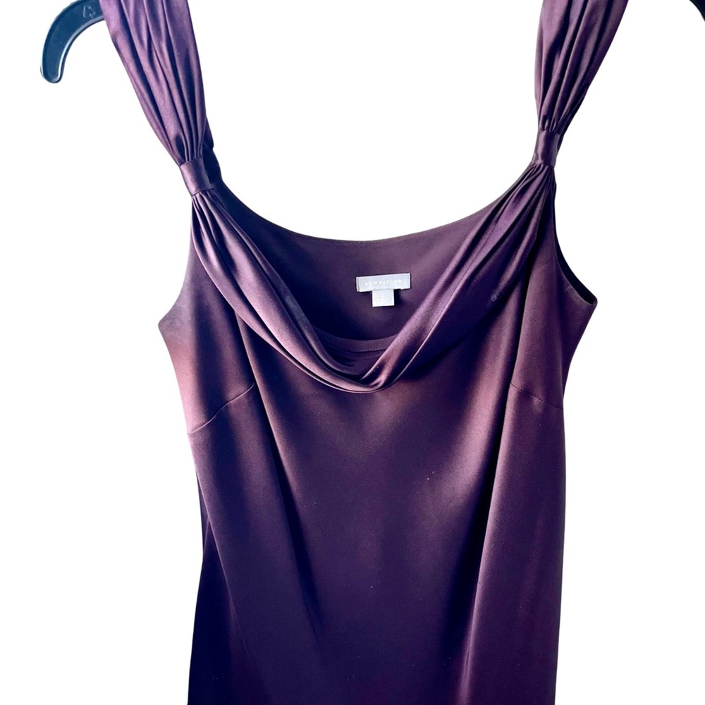 Ann Taylor blouse in burgundy. Size 6.